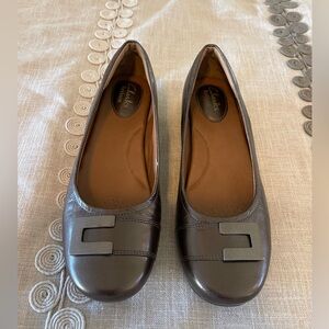 Clarks artisan leather flats